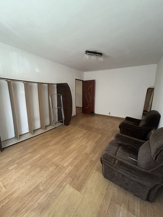 Apartament de vanzare 2 camere , cu garaj. Judet Valcea, oras Berbesti