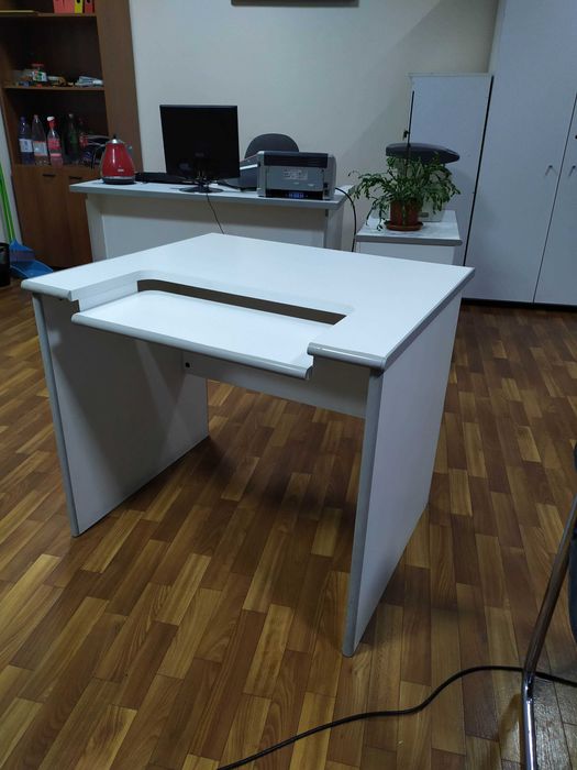 Офисные столы и Шкафы