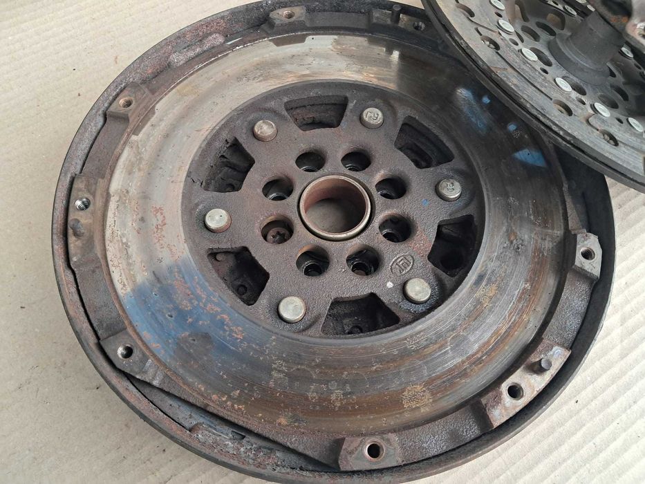 Opel Corsa D Meriva Astra H, ambreiaj complet volanta masa dubla placa disc, motor 1,3 diesel
