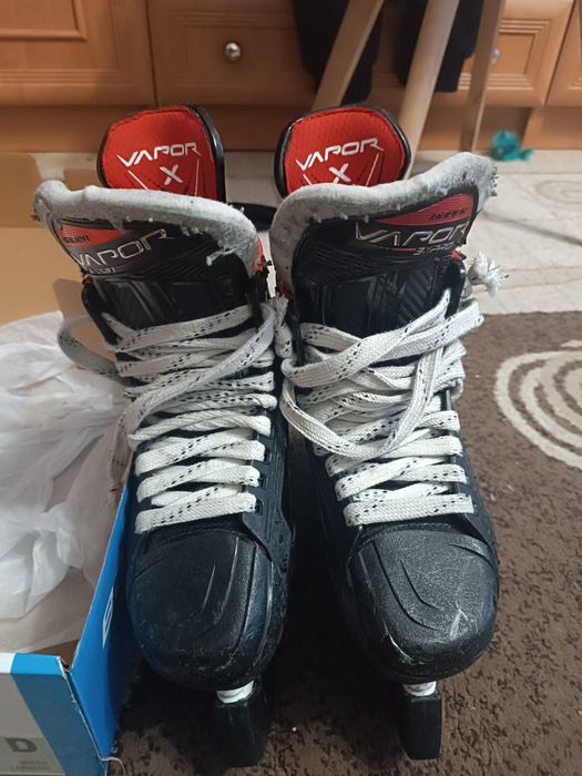 Продам коньки bauer