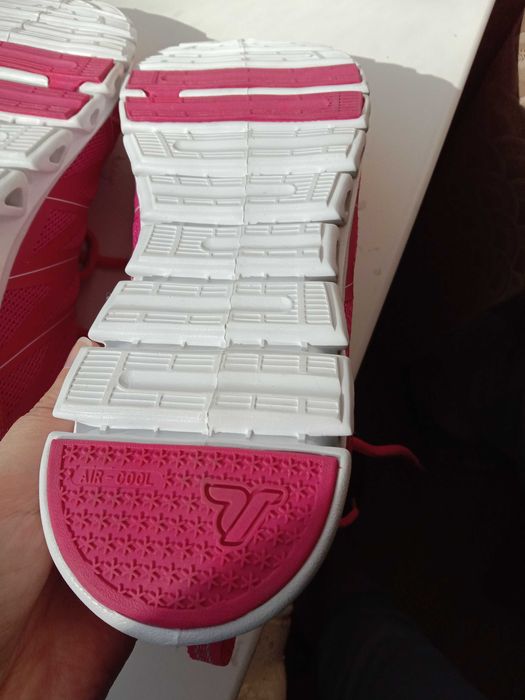 Женские кроссовки 41 размера