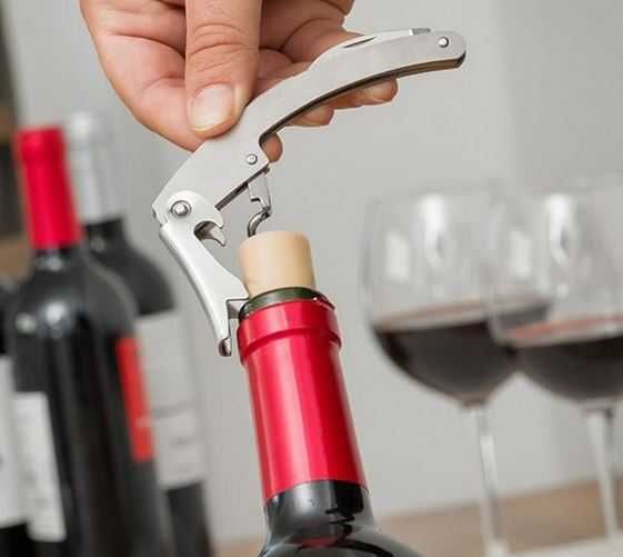 Луксозна Дървена Кутия за Бутилка Вино с Аксесоари.Тирбушон Ринг Тапа Улей за Вино.Сет за Вино.Стилен Подарък за Мъж и Жена.Елегантен Комплект за Вино