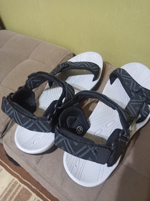 Мужские кроссовки H&M и Adidas 50 р. Летние сандалии