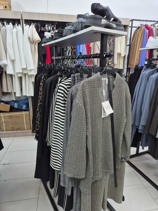 ПРОДАМ готовый бизнес: Бутик женской одежды с оборудованием и товаром