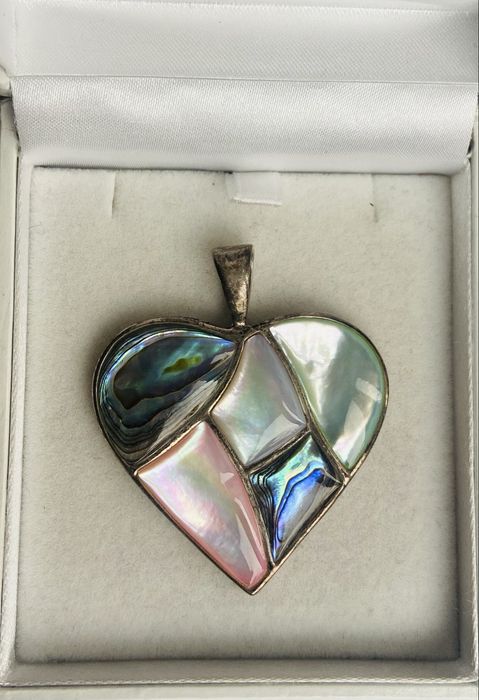 Pandantiv-inima din argint cu sidef