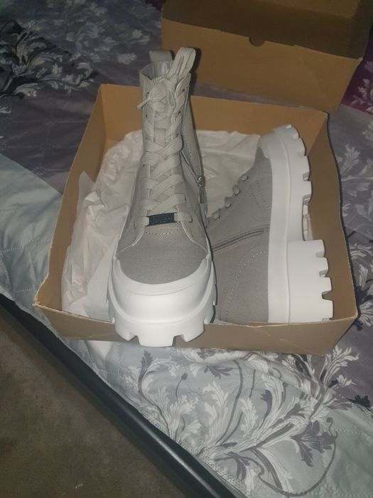 Дамски сиви боти Steve Madden + плътно яке