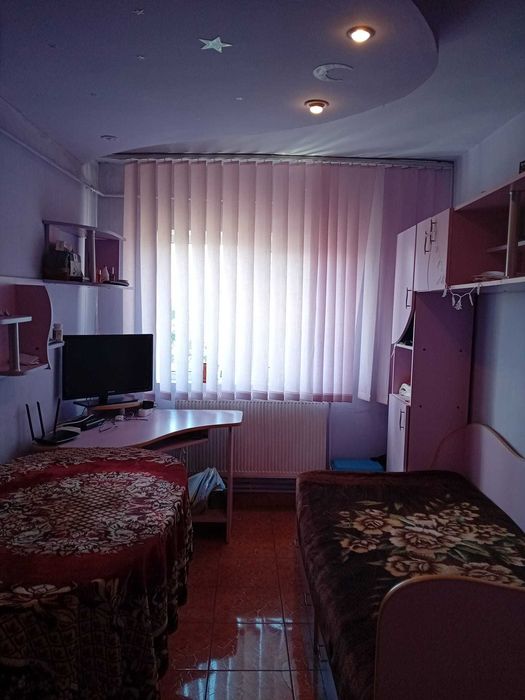 Vand apartament 4 camere Rosiorii de vede