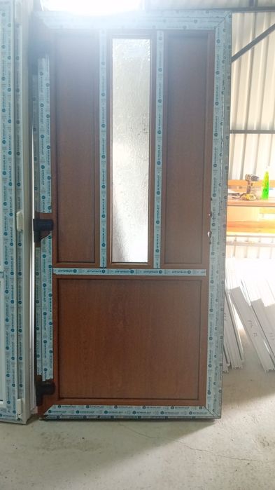 Vând ușa Termopan și geamuri