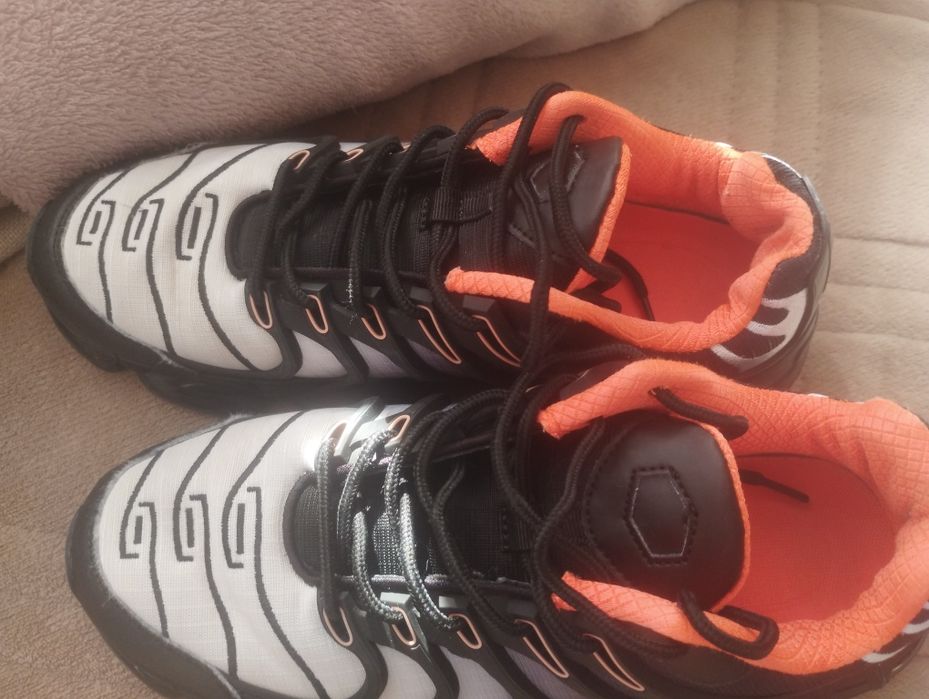 2 чифта Маратонки 42 номер