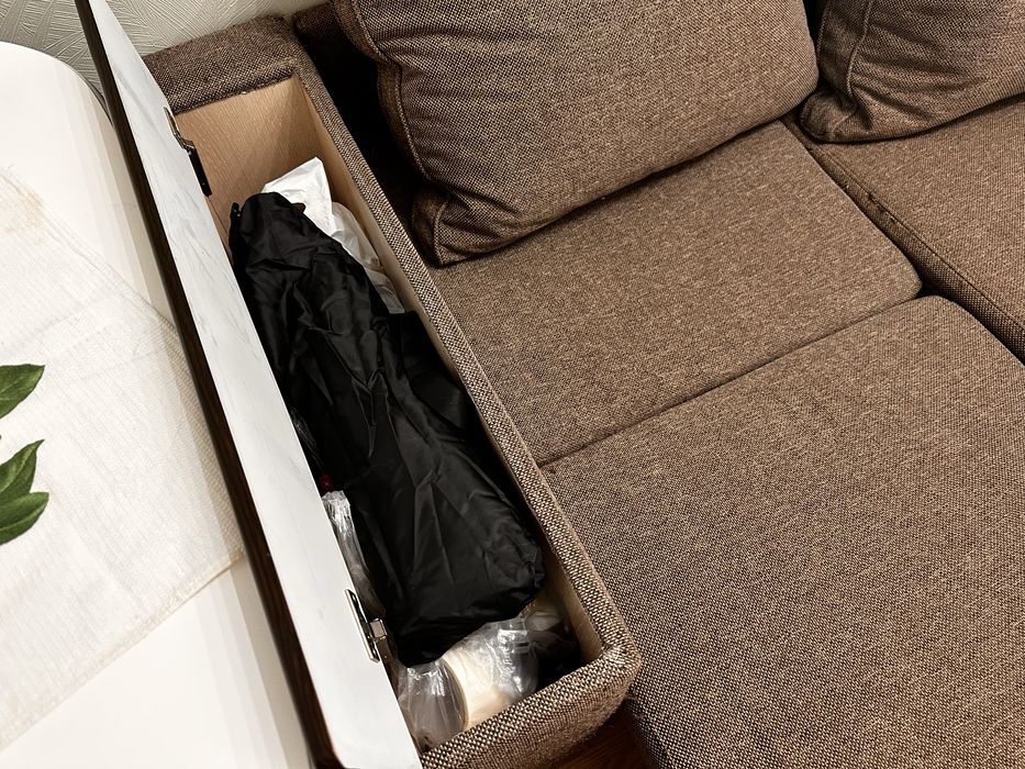 Продам угловой диван с местом для хранения