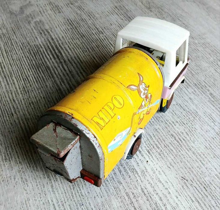 Метална кофичка за пясък, метални камиончета