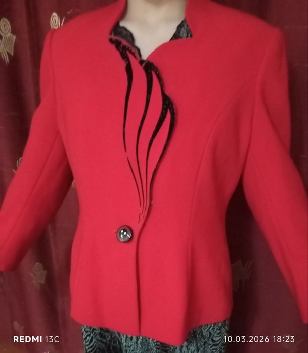 Пиджак женский...