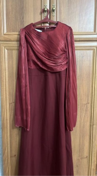 Бордовое платье вечерное