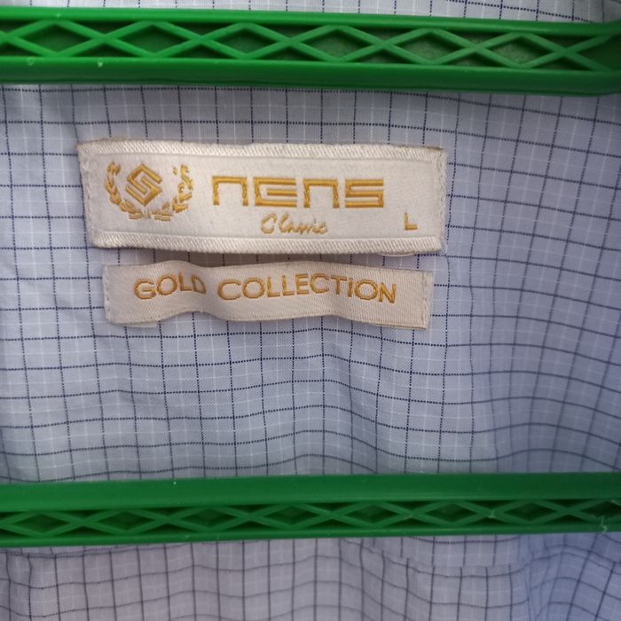 Продам рубашку белую вкрапинку