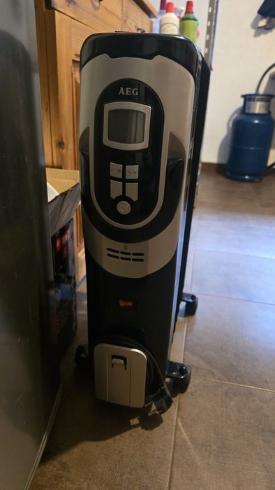 Маслен радиатор AEG 2000W