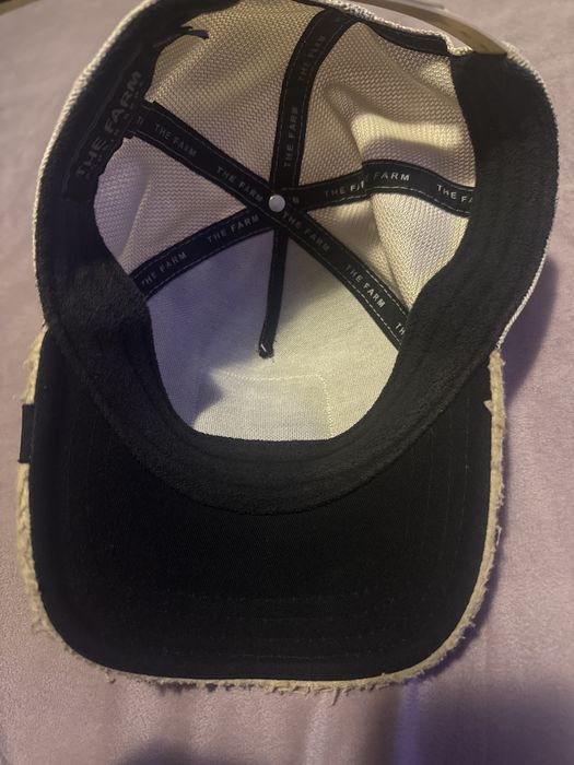 Șapcă de vânzare Ca noua