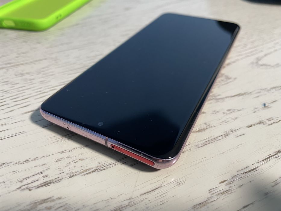 Samsung s20 в отличном состояний