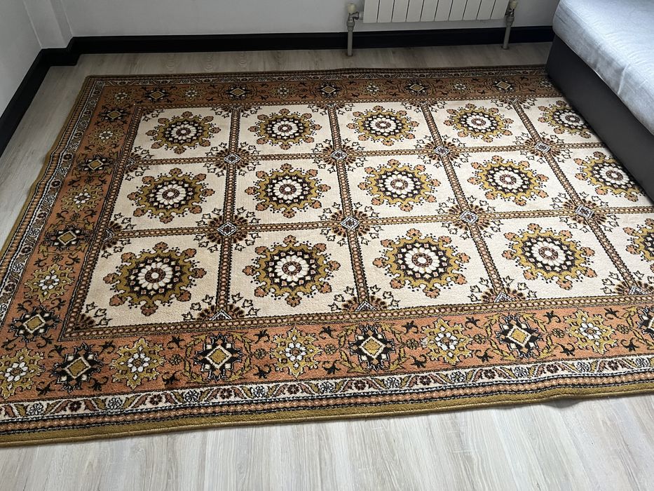 Продам ковер в хорошем состоянии