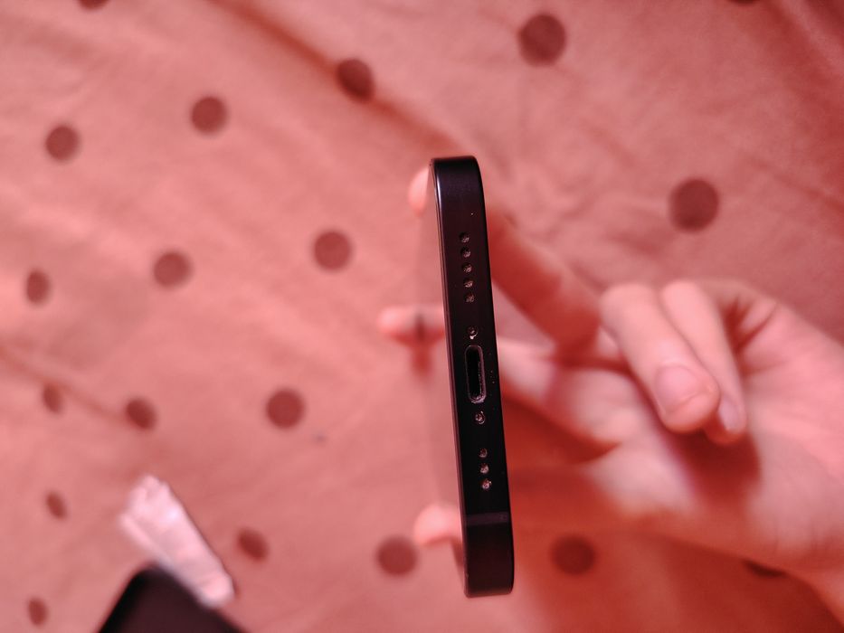 Vând iPhone 12 sau schimb baterie %100
