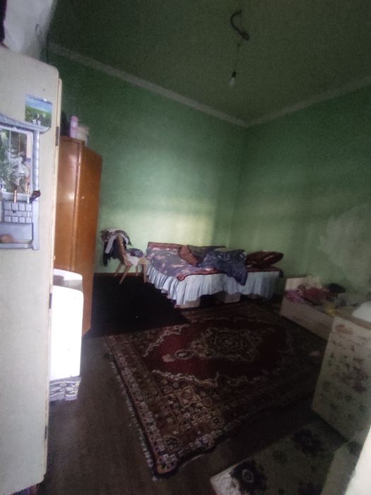 Uy sotiladi xovli sotix 10 xonalar soni 7