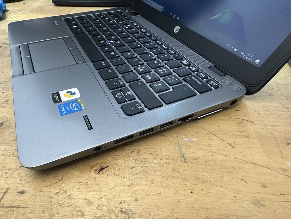 Hp 820 de culoare negru