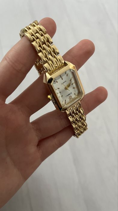 Женские золотистые часы XIMILI
