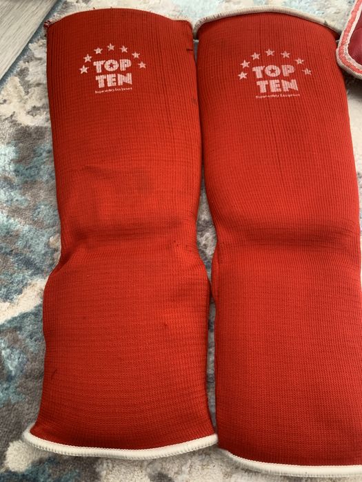 Продам протектор для таеквондо шлем для ног и перчатка