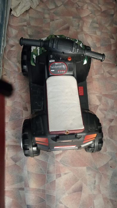 Продам детскую машинку