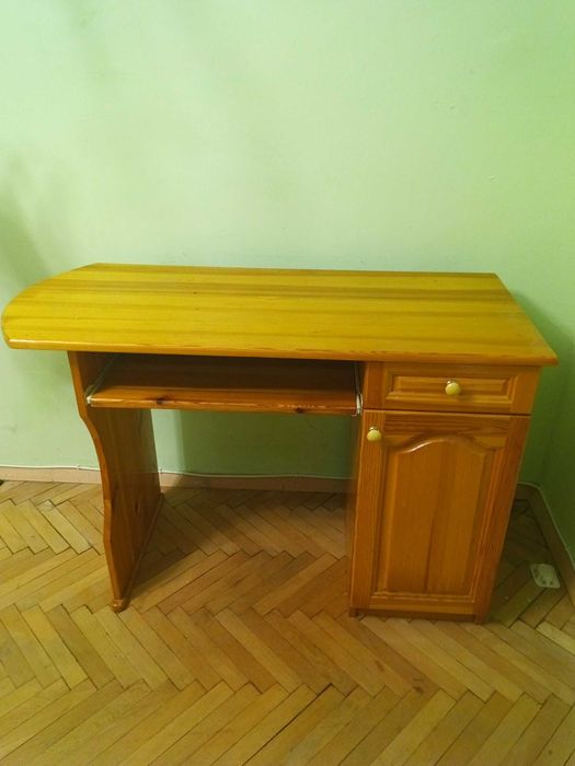 Бюро от масивно дърво