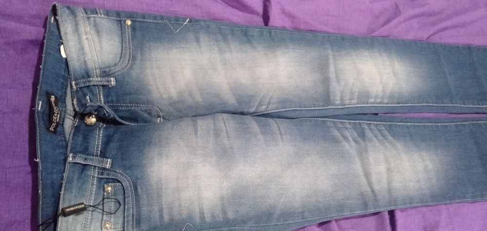 Продам  новые джинсы для девочки за 2000тг