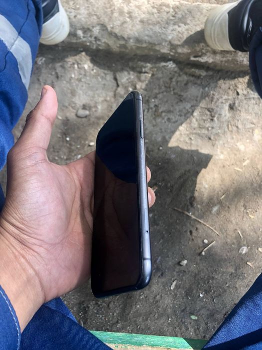 Продам айфон 11 в хорошем состояние