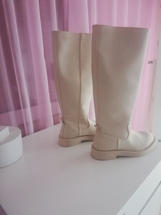 Дамски ботуши със мека анатомична стелка ZARA