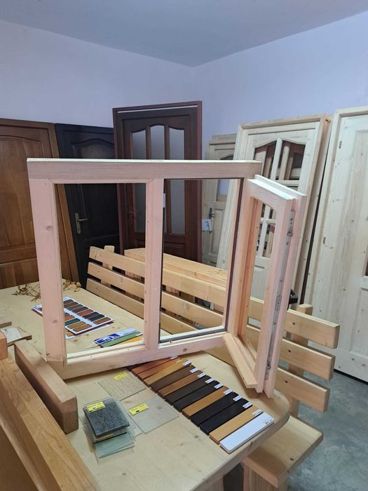 Usi de interior si exterior din lemn