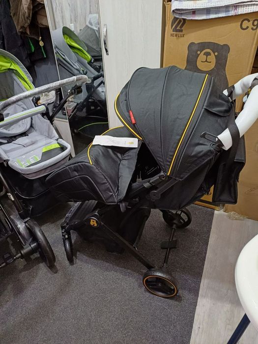 Продаётся фирменный чемодан коляска