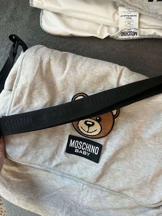 Бебешка чанта за количка love moschino