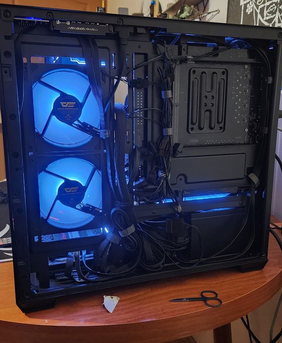 Мощен гейминг компютър Ryzen 5 5600 / RX 6600 XT + пълен комплект