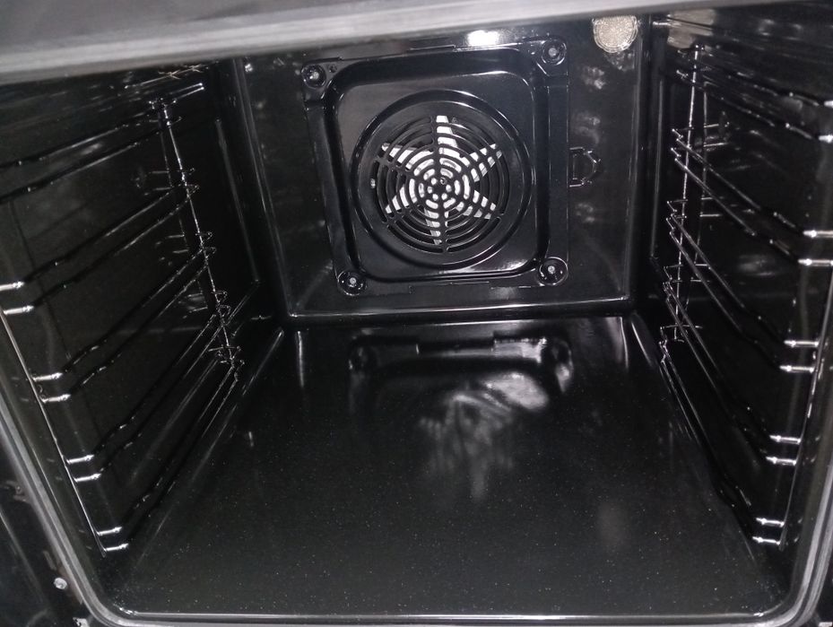 Като нова свободно стояща печка с керамичен плот Gram 2години гаранция