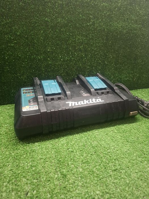 Бързо двойно зарядно на Makita