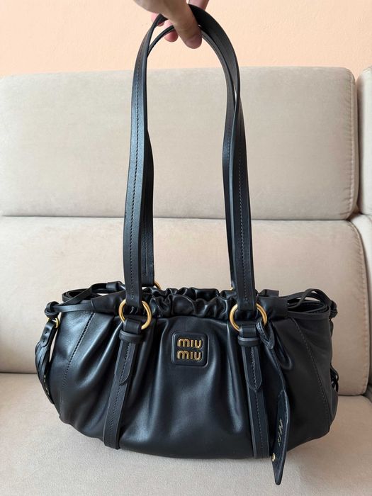 Geanta de mana, umar MiuMiu Joie piele naturala, negru
