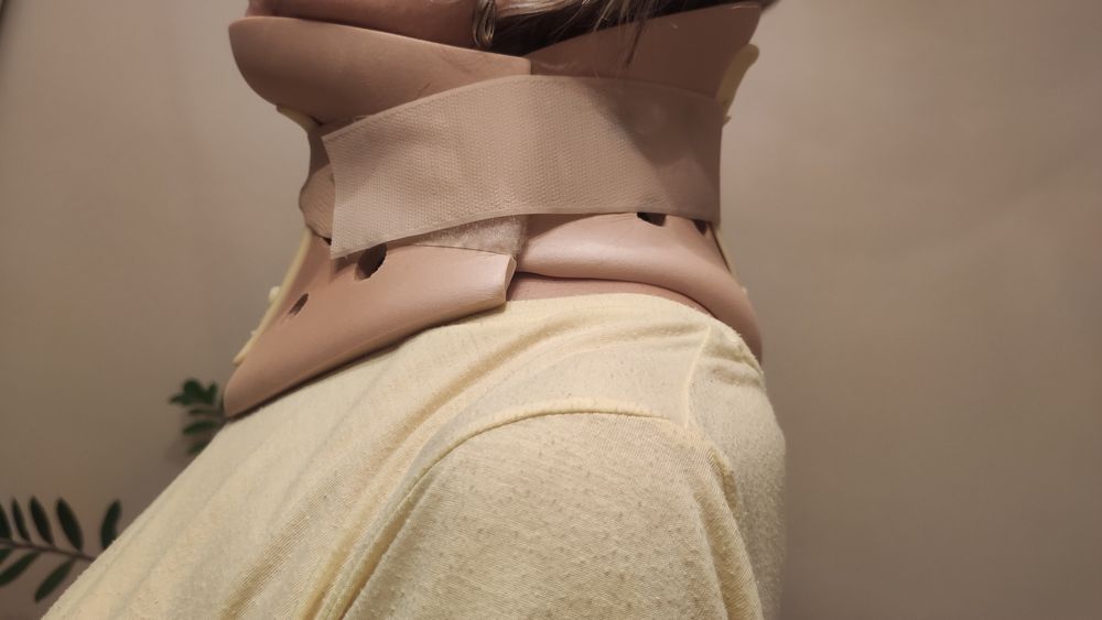 Воротник -ортез для шеи ,жесткий