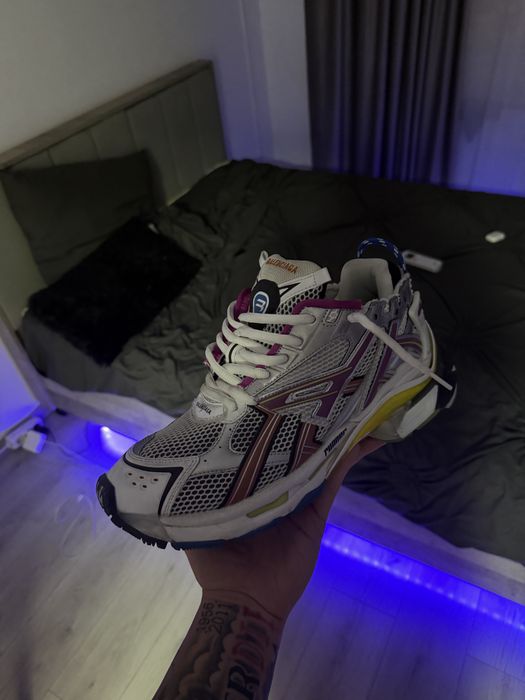 Balenciaga runner size 44