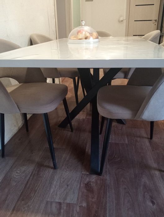 Продаю кухонный стол