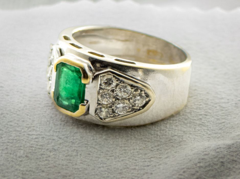 Дамски златен пръстен - 18 каратово бяло злато с брилянти