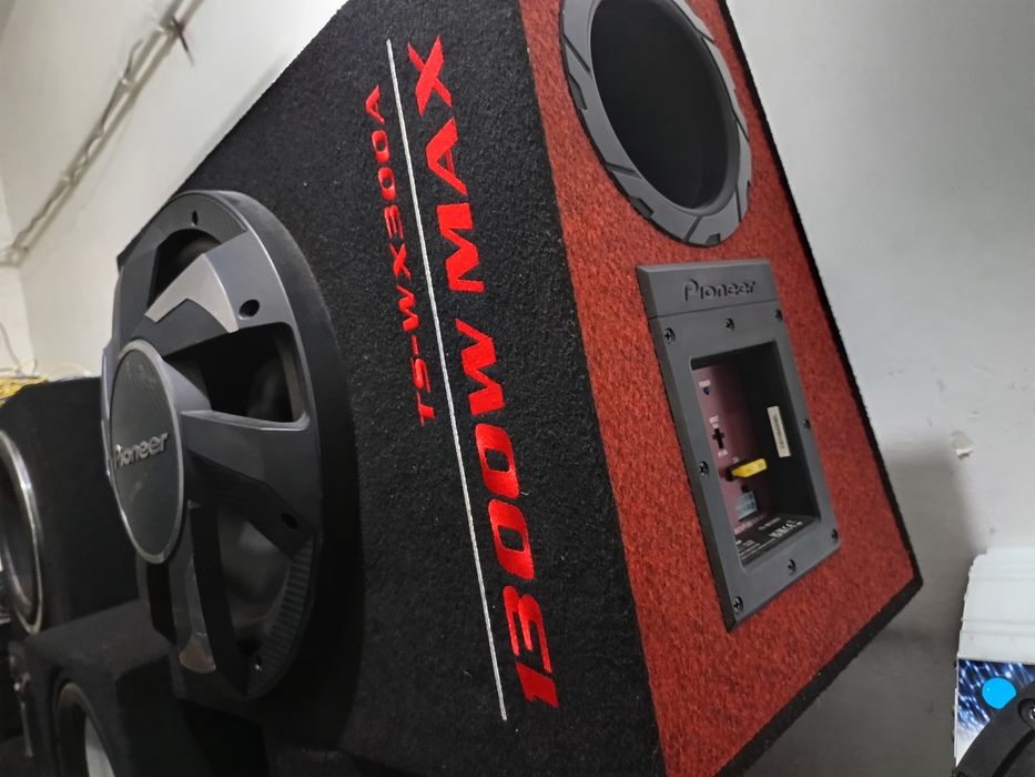 Subwoofer auto activ Pioneer 12 inch 1300w 350 rms fire incluse ca nou amplificator audio bass masina