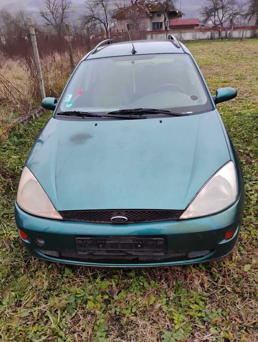 Se vând două mașini la preț de una pentru piese de schimb