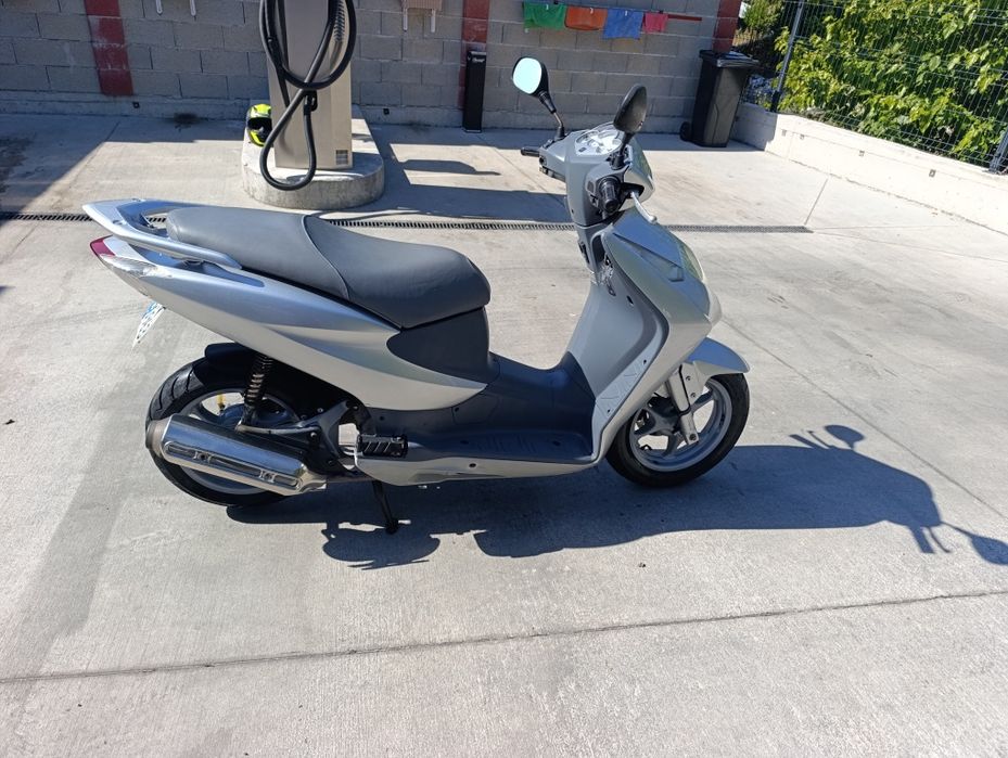 Продавам Хонда Дилън 150 4Т