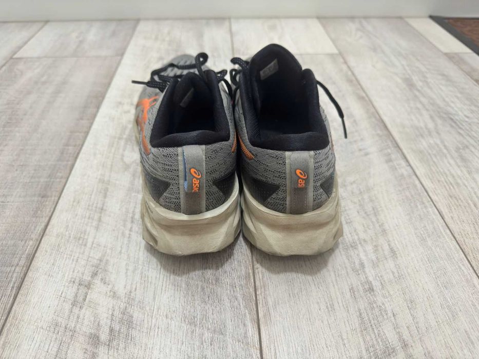 ASICS Novablast 2