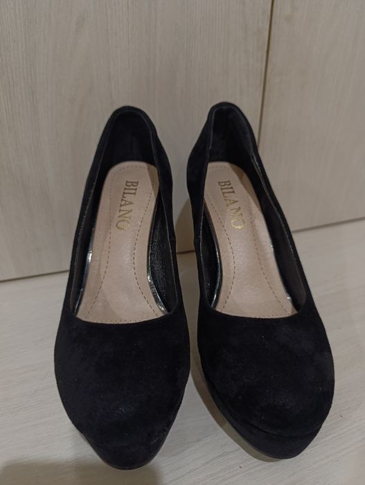 Продам замшевые туфли