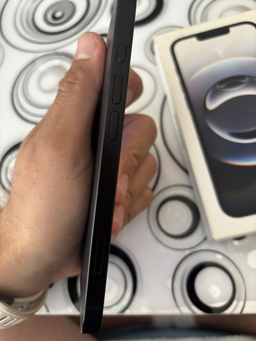 Продавам iphone 16e