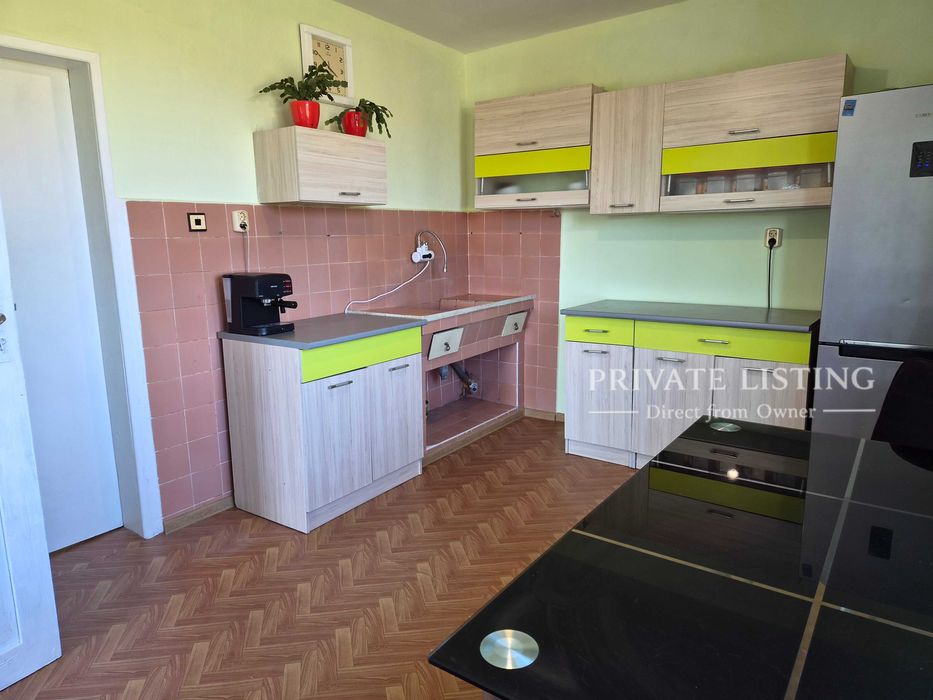 Триетажна тухлена къща с РЗП 257 кв.м, 5 спални, двор 1187 кв.м и централно отопление – с. Сенокос